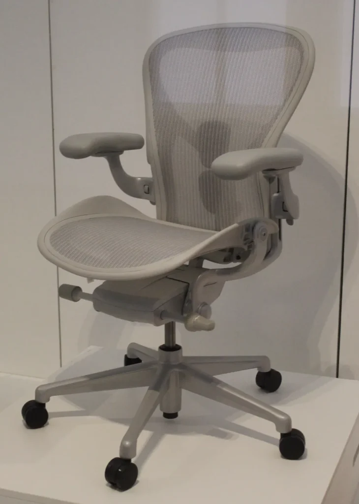 The Best Office Chairs for People Under 5’4″