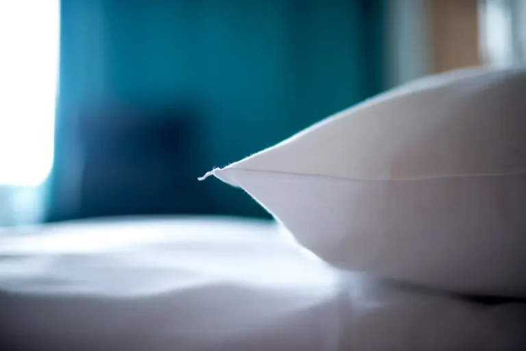 Best Pillows for Side Sleepers With Shoulder Discomfort