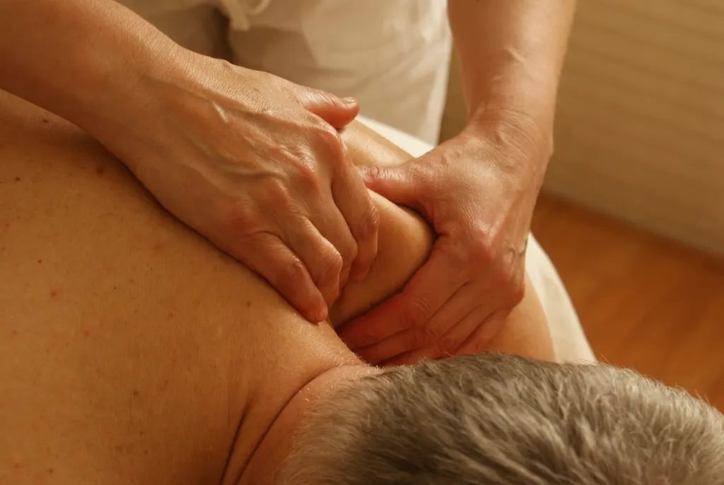 6 Quiet Massage Guns for Apartments and Shared Offices